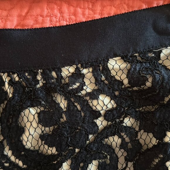 Club Monaco lace pencil skirt NWOT. - Picture 3 of 6